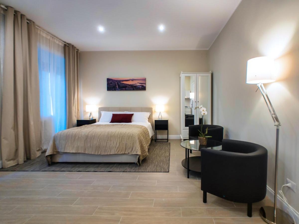 Silia House Napoli Centro Hotel Екстериор снимка
