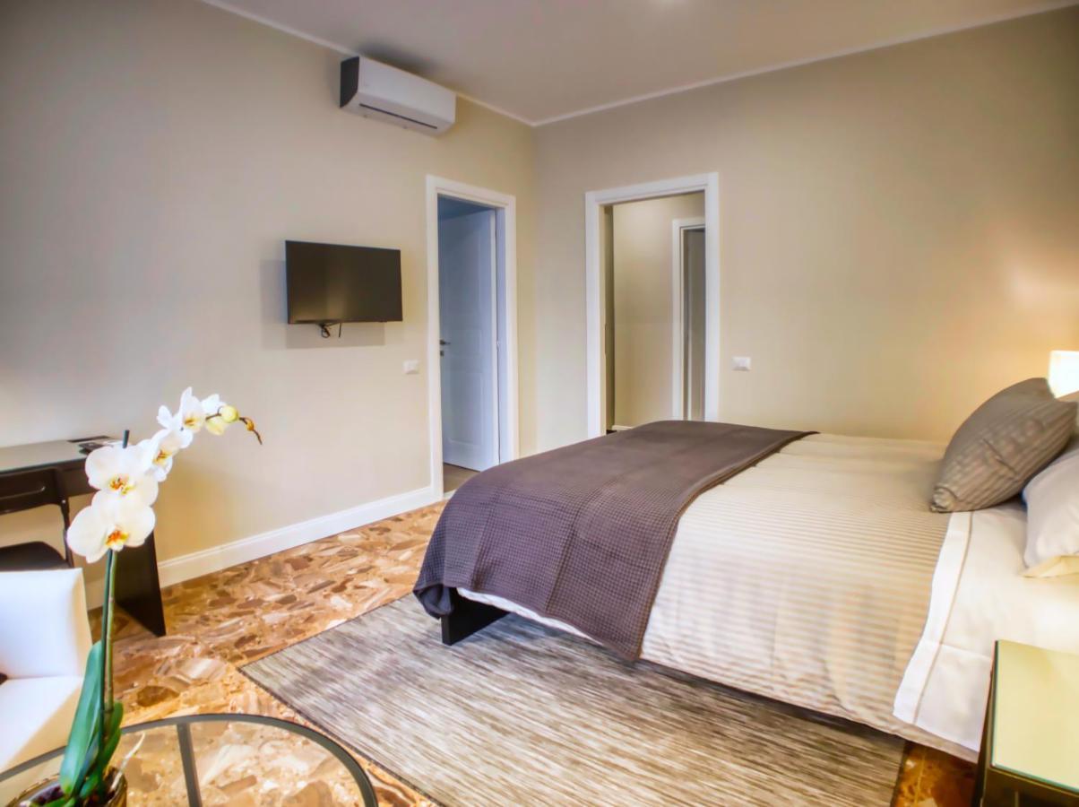 Silia House Napoli Centro Hotel Екстериор снимка
